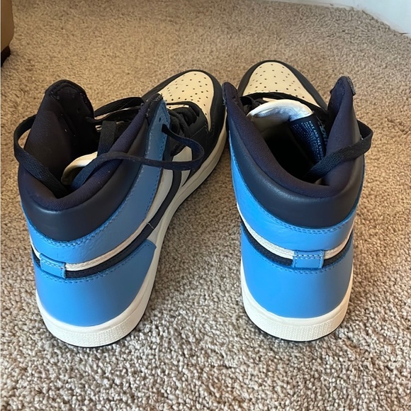 Nike Air Jordan 1 Obsidians - Picture 4 of 8